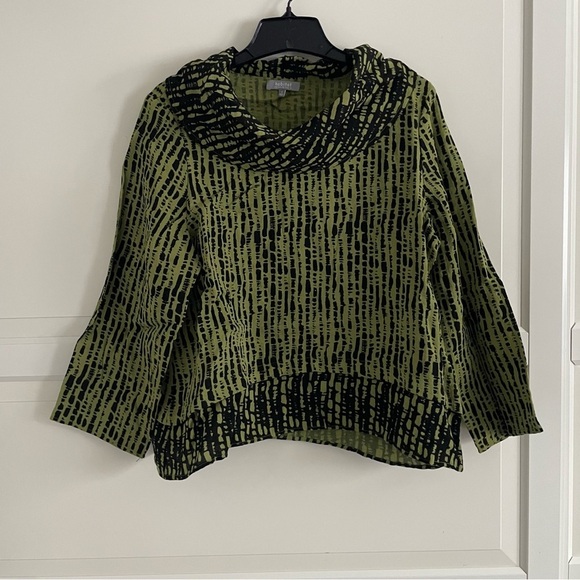 Habitat Express Cowl Pullover- Leaf Green black top 20353 - Picture 2 of 8